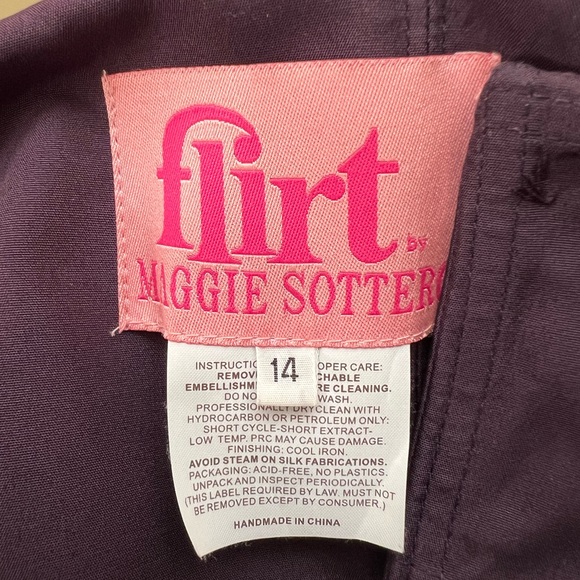 Gown - Picture 5 of 5